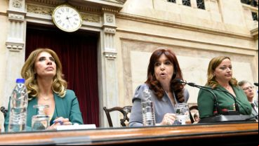 Los tuits de CFK llegan en medio de las negociaciones en curso sobre quiénes serán las autoridades de las Cámaras del Congreso.