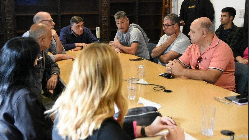 Los referentes de cada cámara de titulares coincidieron en negar una quita definitiva del pago efectivo nocturno.