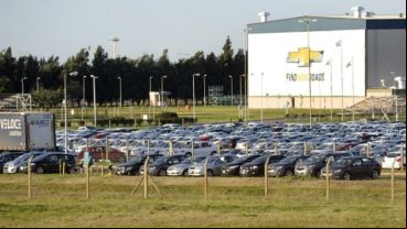Adelantarán vacaciones de invierno y podría haber suspensiones en la planta automotríz de Alvear