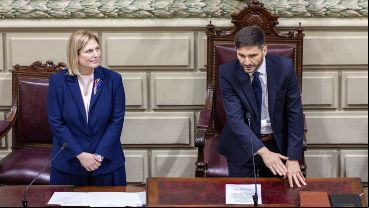 Pullaro y Scaglia juraron como gobernador y vicegobernadora.