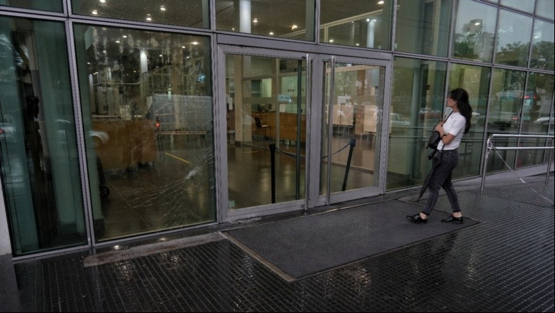 Como primer medida de seguridad, el centro de salud no recibe pacientes ambulatorios pero sí urgencias.