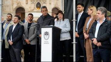 Bullrich en el Monumento este lunes, anunciando el "Plan Bandera"