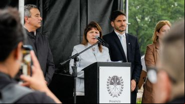 Bullrich en el Monumento este lunes, anunciando el "Plan Bandera"