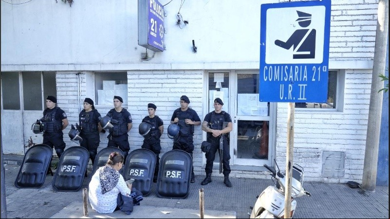 Después de la fuga masiva se mantiene un amplio operativo policial.