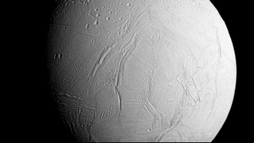 Se cree que las biofirmas de esta luna de Saturno provienen de océanos subterráneos.