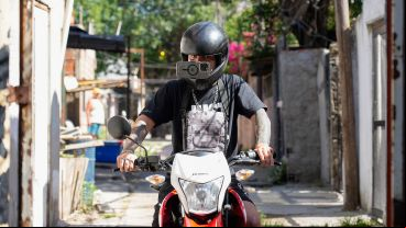 Jota en plena grabación de su motovlog en Tablada.