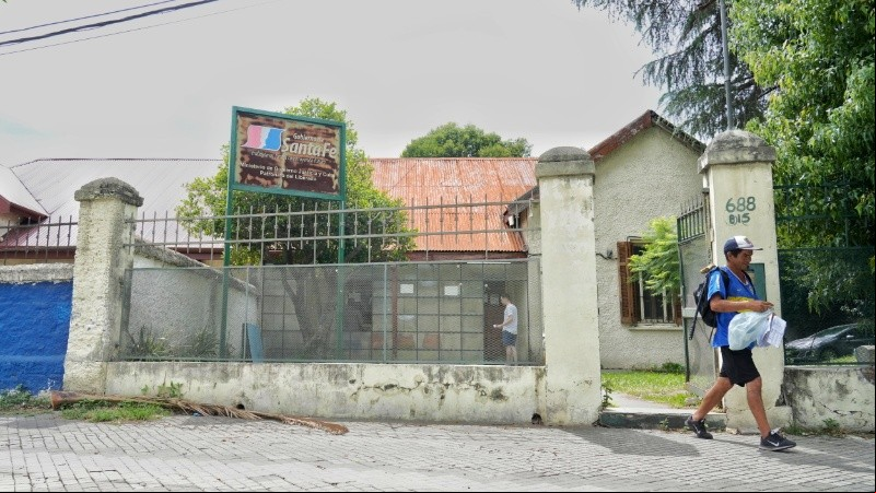 El edificio de Avellaneda 600 bis en el que funciona la delegación Rosario dle Patronato de Liberados.