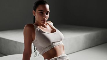 La reconocida modelo incursionó con nuevos productos dentro de su línea personal.