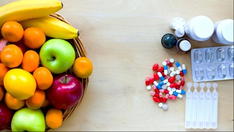 Existen interacciones positivas y negativas respecto de la combinación entre alimentos y medicamentos, por ello es clave informarse de cada una.