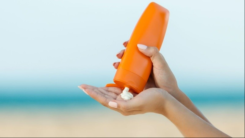 Se sugiere implementar su aplicación a modo de hábito, como sucede con las rutinas de skincare.