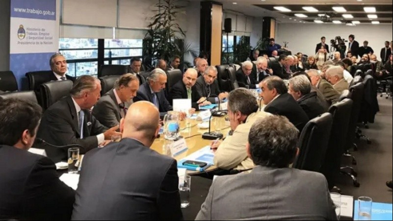 La CGT adelantó que reclamará un 85 por ciento de aumento en los salarios mínimos.