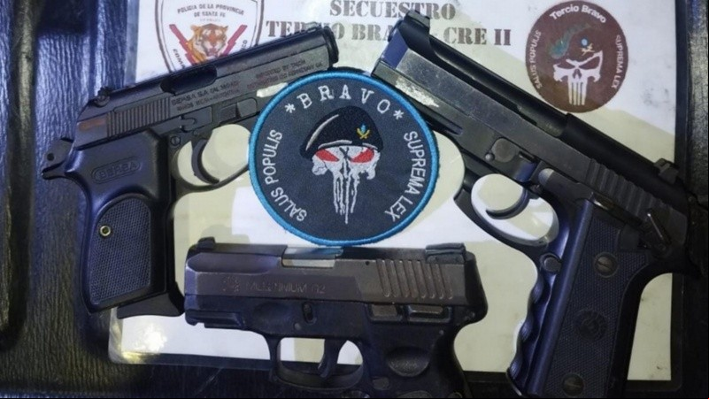 Las armas plantadas al allegado al clan Tripi.