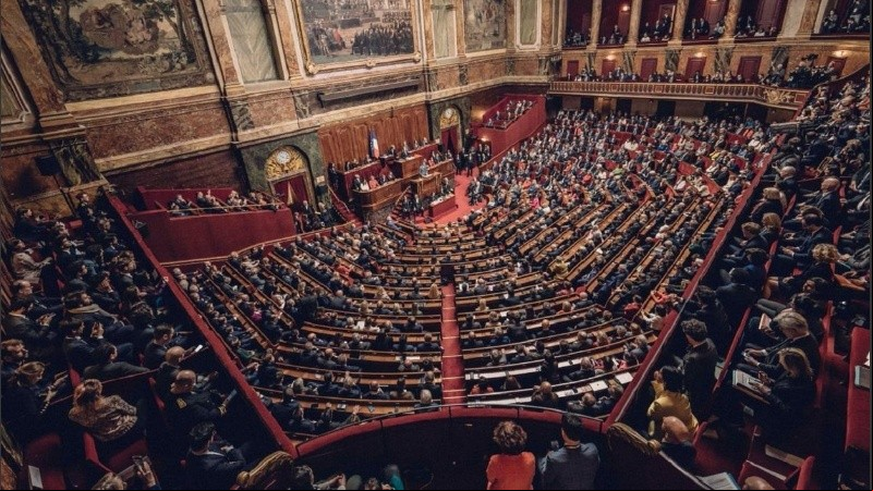 El parlamento francés aprobó la incorporación del aborto en la Carta Magna.