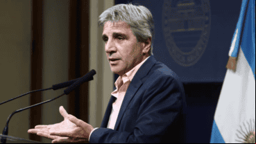 El ministro Luis Caputo confirmó que Argentina "no cambiará su curso económico, más allá de los vaivenes políticos"