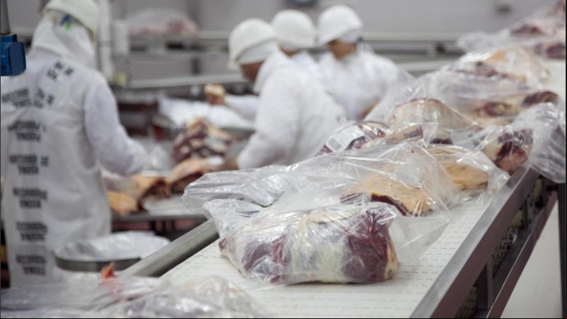 El consumo de carne vacuna por habitante cayó más de un 10% en el mercado interno en paralelo a un aumento de las exportaciones.