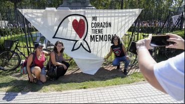 Diferentes generaciones salieron otro año a la calle a decir "nunca más"