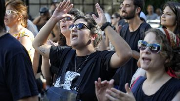 Diferentes generaciones salieron otro año a la calle a decir "nunca más"