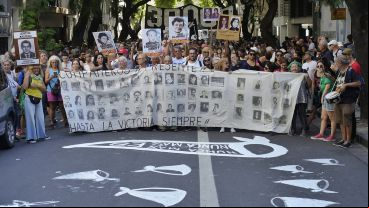 Diferentes generaciones salieron otro año a la calle a decir "nunca más"