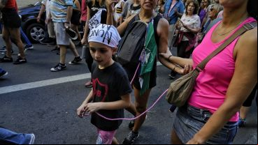 Diferentes generaciones salieron otro año a la calle a decir "nunca más"