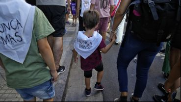 Diferentes generaciones salieron otro año a la calle a decir "nunca más"