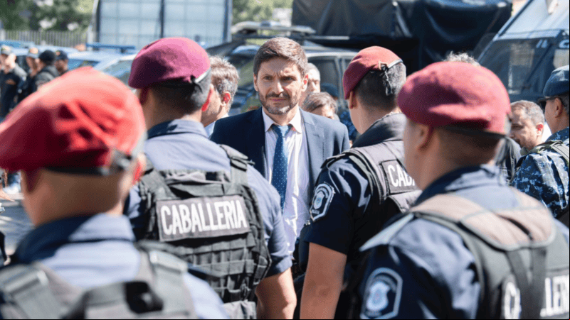 Pullaro sumó apoyo de fuerzas federales y de Buenos Aires pero nada parece alcanzar.