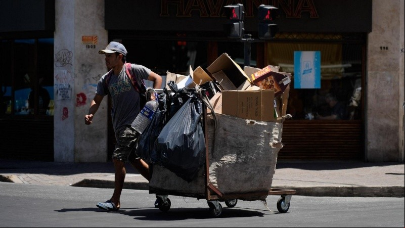 Tanto la pobreza como la indigencia se agravaron en el Gran Rosario entre el primer y el segundo semestre de 2023.