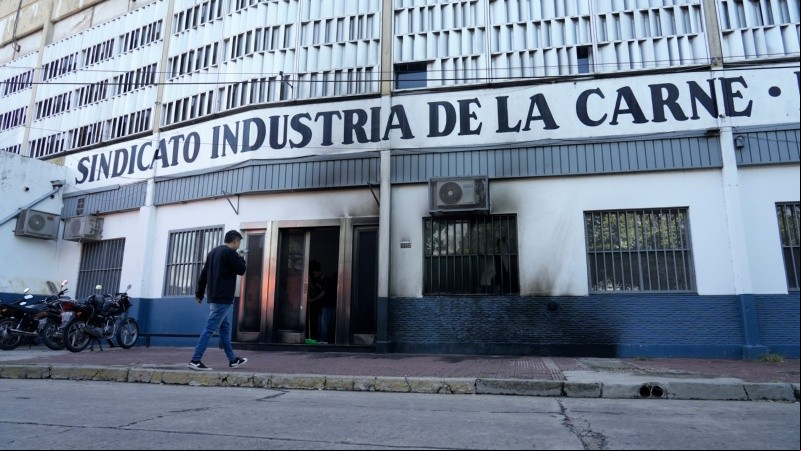 El Sindicato de la Carne fue incendiado y baleado el pasado 4 de abril.