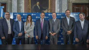 Daniel Scioli y el presidente del BNA, Daniel Tillard, presentaron "Viajá + con BNA", que a partir de mayo ofrecerá diferentes beneficios con financiación sin interés y descuentos para viajar por el país.