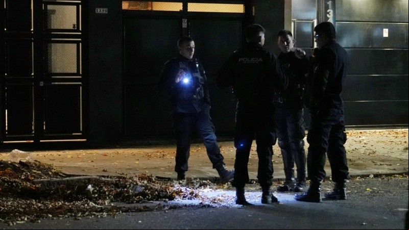 La PDI levantaba rastros por la noche en el lugar.