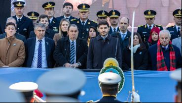 Pullaro junto a funcionarios y referentes de otros espacios políticos en el palco principal.
