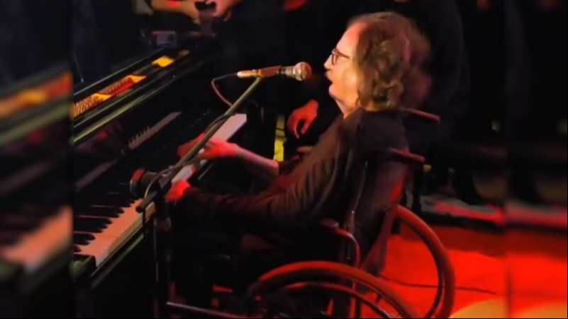Charly García al piano (no hace falta más).