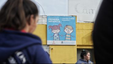 Solo una pequeña parte de los 10 mil kilos de leche que llegaron a Rosario, quedará en los centros Conin.