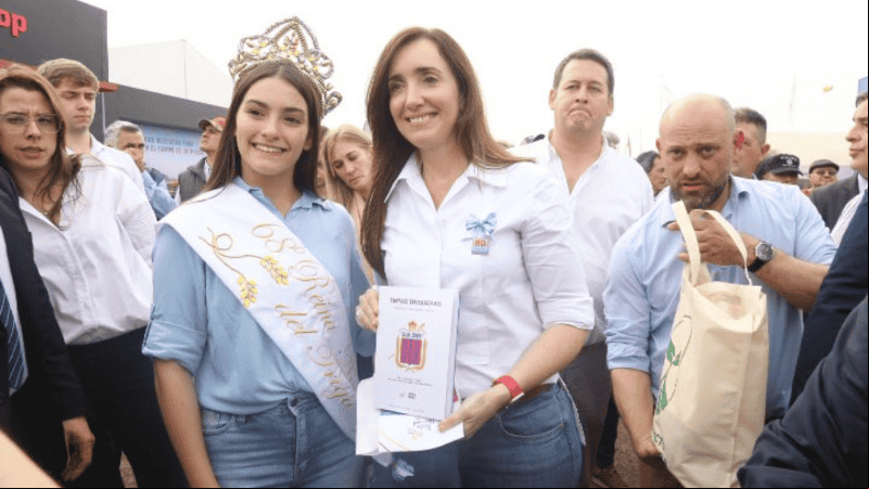 La vicepresidenta junto con el ministro Puccini, muy cercano al gobernador Pullaro