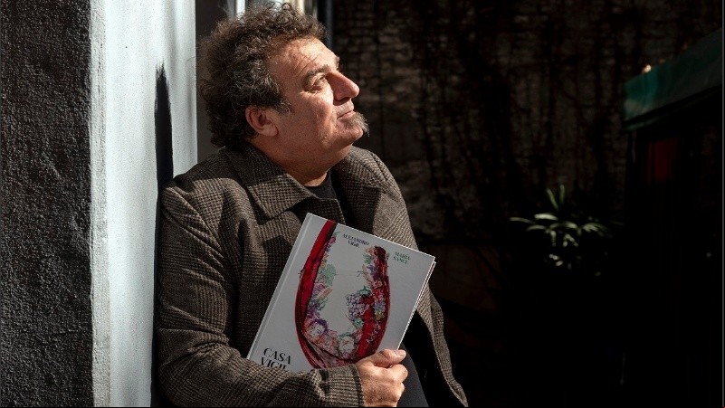 Vigil dio a conocer que ya se encuentra trabajando en dos libros, mientras lanza el primero de Casa Vigil.