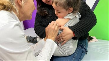 Durante la infancia, la vacunación oportuna es fundamental ya que ayuda a brindar inmunidad antes de estar expuestos a enfermedades que podrían ser mortales.