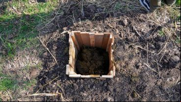 La mezcla se deja en fermentación aeróbica durante 3 a 4 meses. Después se aplica diluido en agua.