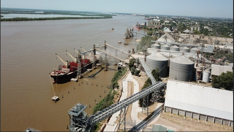 La conciliación llegó a un día de cumplirse la primera semana de paralización total de los puertos.