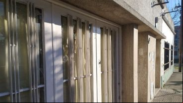 La vivienda de calle Chacabuco que fue baleada en barrio Tablada.
