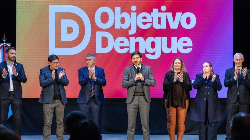 El gobernador y parte de su gabinete en la presentación del operativo.