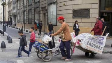 En tanto, el 39,5% no vive en un lugar digno con los servicios básicos como agua potable, cloacas o descarga en el inodoro.