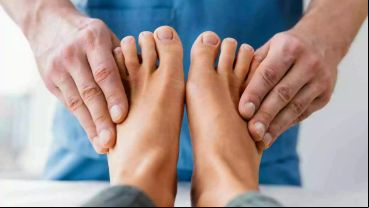 La importancia de controlar la salud de los pies en caso de contar con diagnóstico de diabetes.