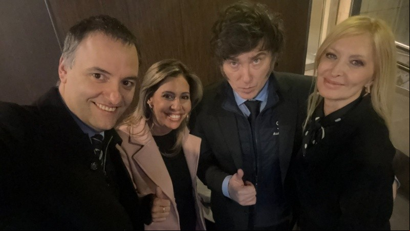 Milei junto a su pareja 
