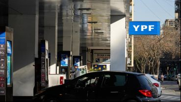 La baja es por la caída del precio internacional del petróleo, explicó la empresa.