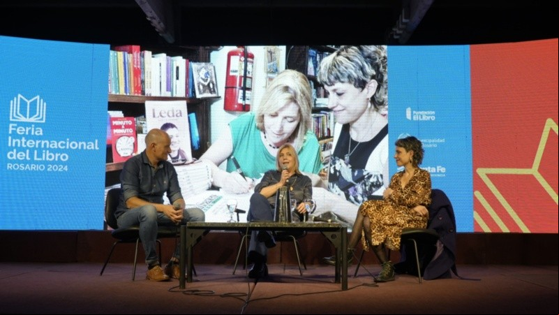 La presentación del libro sobre Leda en la feria rosarina.