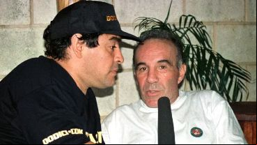 Maradona junto a Cahe en el año 2000, cuando Diego estuvo en Cuba.