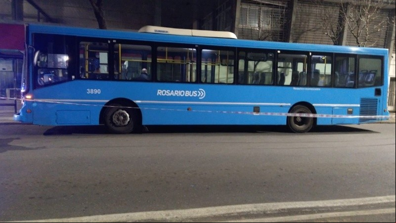 La detención de la suboficial se desprende de la investigación por la balacera a un colectivo en barrio Tablada.