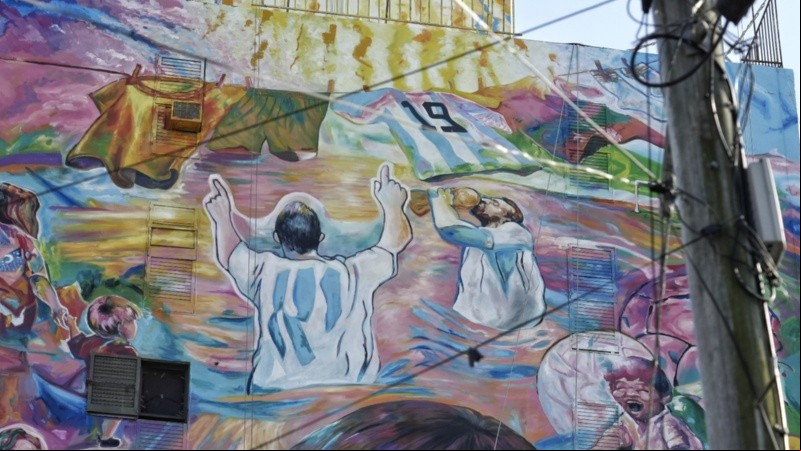 El nuevo mural de Messi frente al club Abanderado Grandoli, en zona sur.