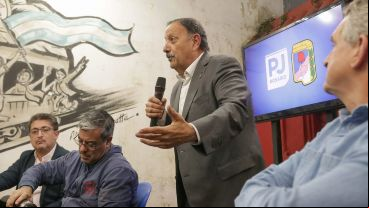 El gobernador de La Rioja, Ricardo Quintela, pasó por Rosario y Santa Fe con una cargada agenda de reuniones con diferentes líneas del peronismo provincial.