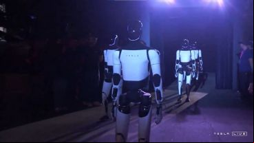 El Optimus posee reminiscencias al modelo de "Yo, robot" llevado al cine por Alex Proyas.