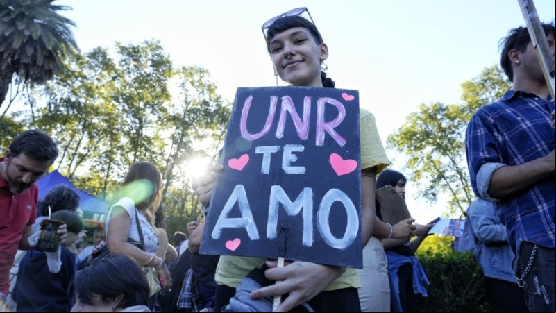 Desde la Federación Universitaria de Rosario (Fur)confirmaron que de 14 a 20 tienen lugar asambleas en todas las facultades de Rosario.